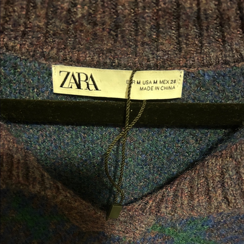 Zara Women's V-Neck Sweater (NWOT) - Picture 2 of 7
